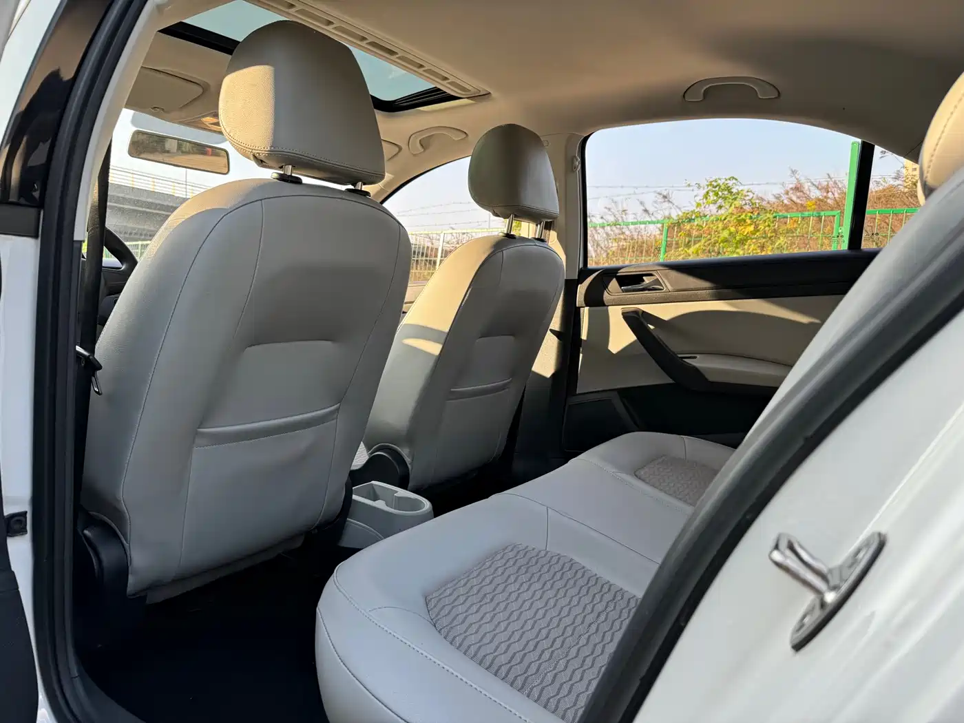 Škoda Rapid 2016 1.6L Automatic Pioneer Edition фото 6