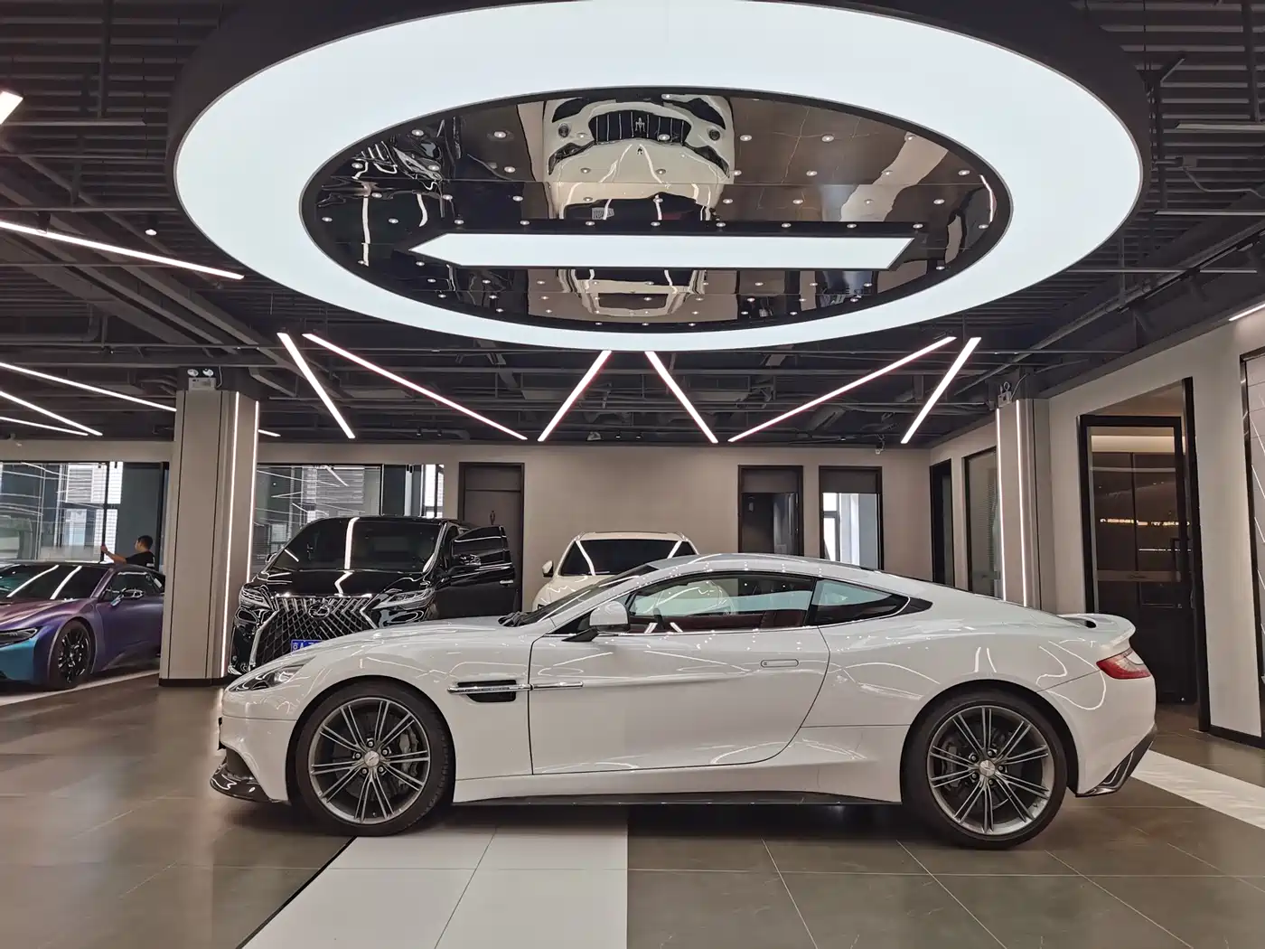 Aston Martin Vanquish 2014 Model 6.0L Centennial Edition фото 4