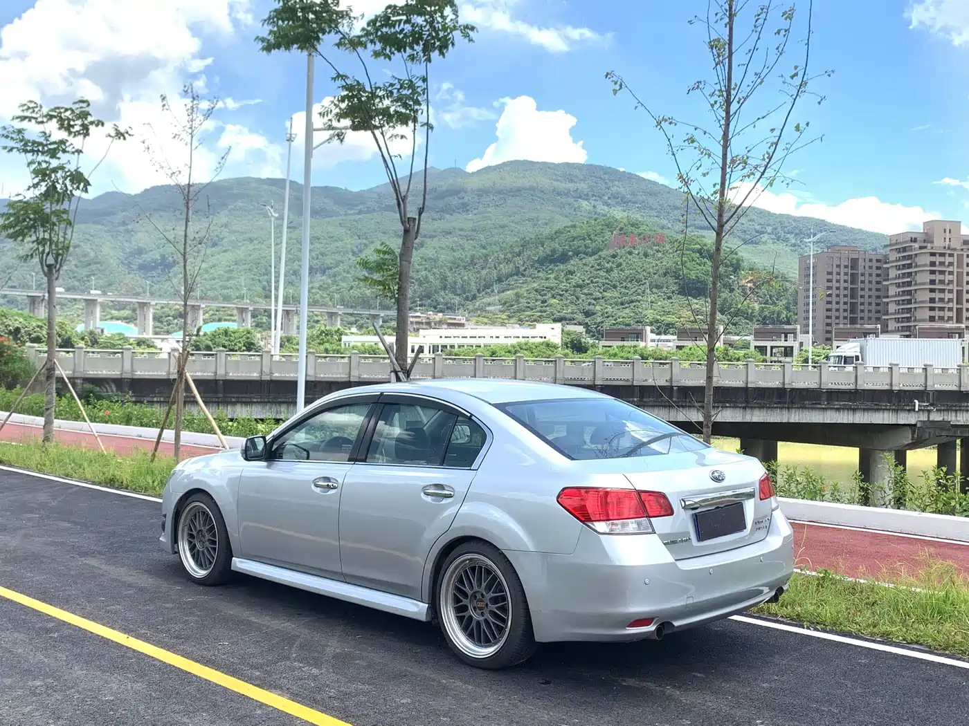 Subaru Legacy 2010 2.5GT Luxury Navigation Edition фото 4