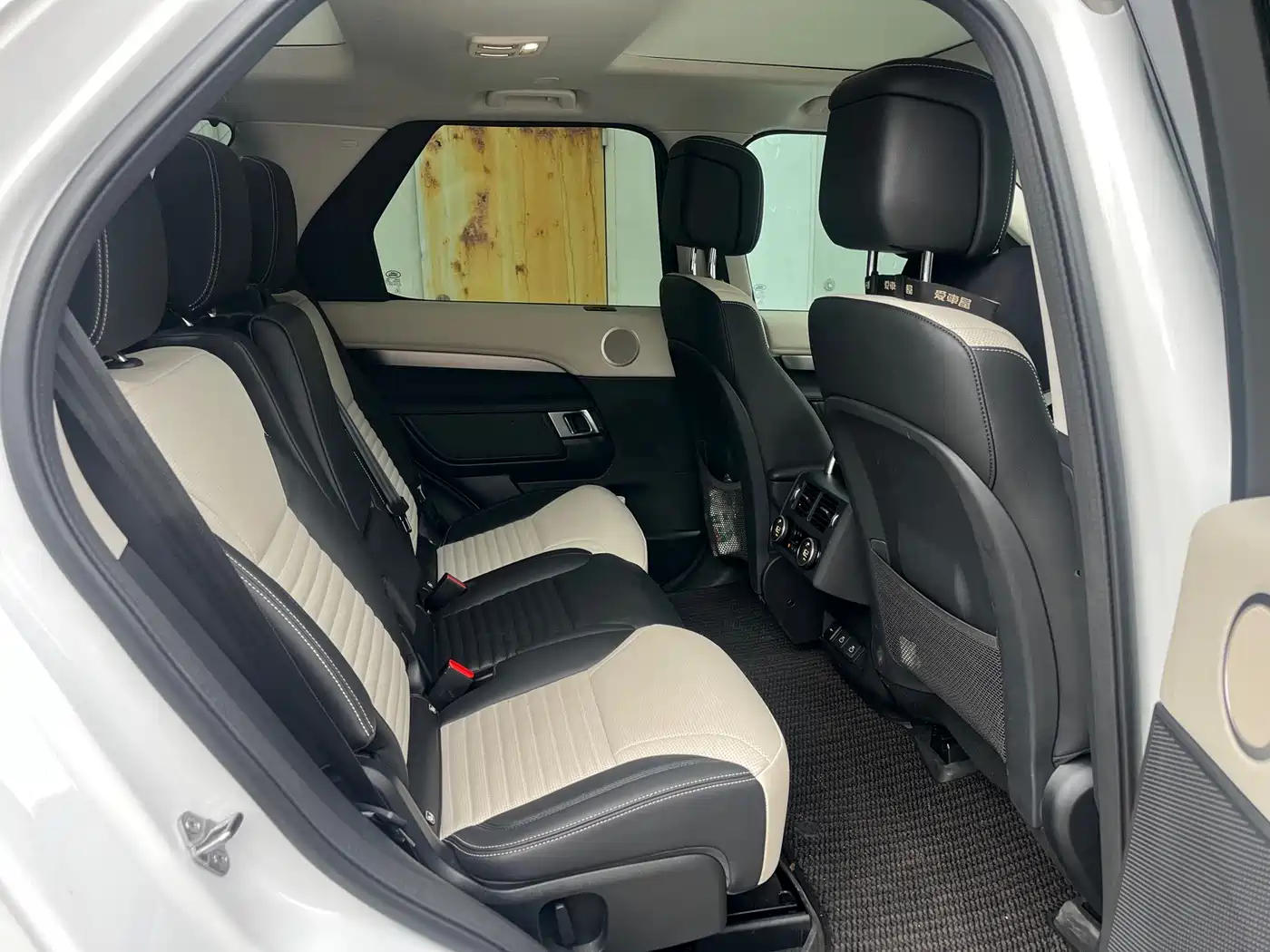 Land Rover Discovery 2024 360PS Dynamic SE фото 12
