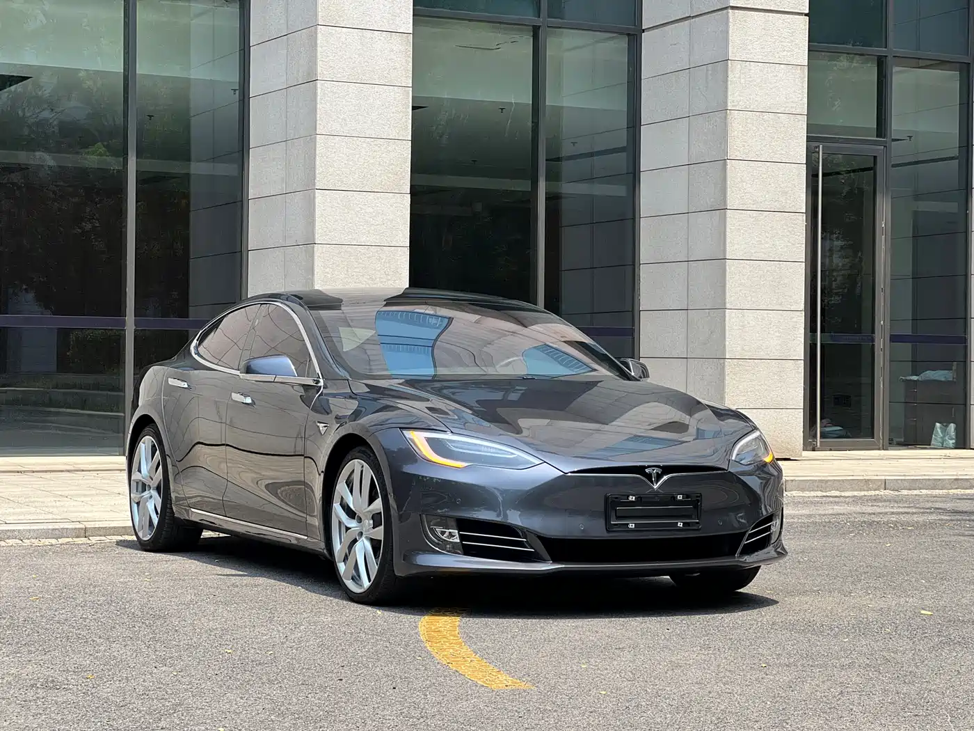 TESLA MODEL S
