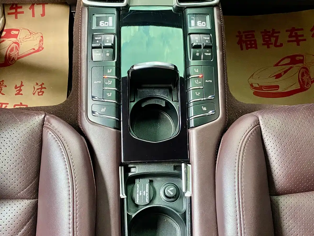 Porsche Panamera 2014 Panamera 4 3.0T фото 33