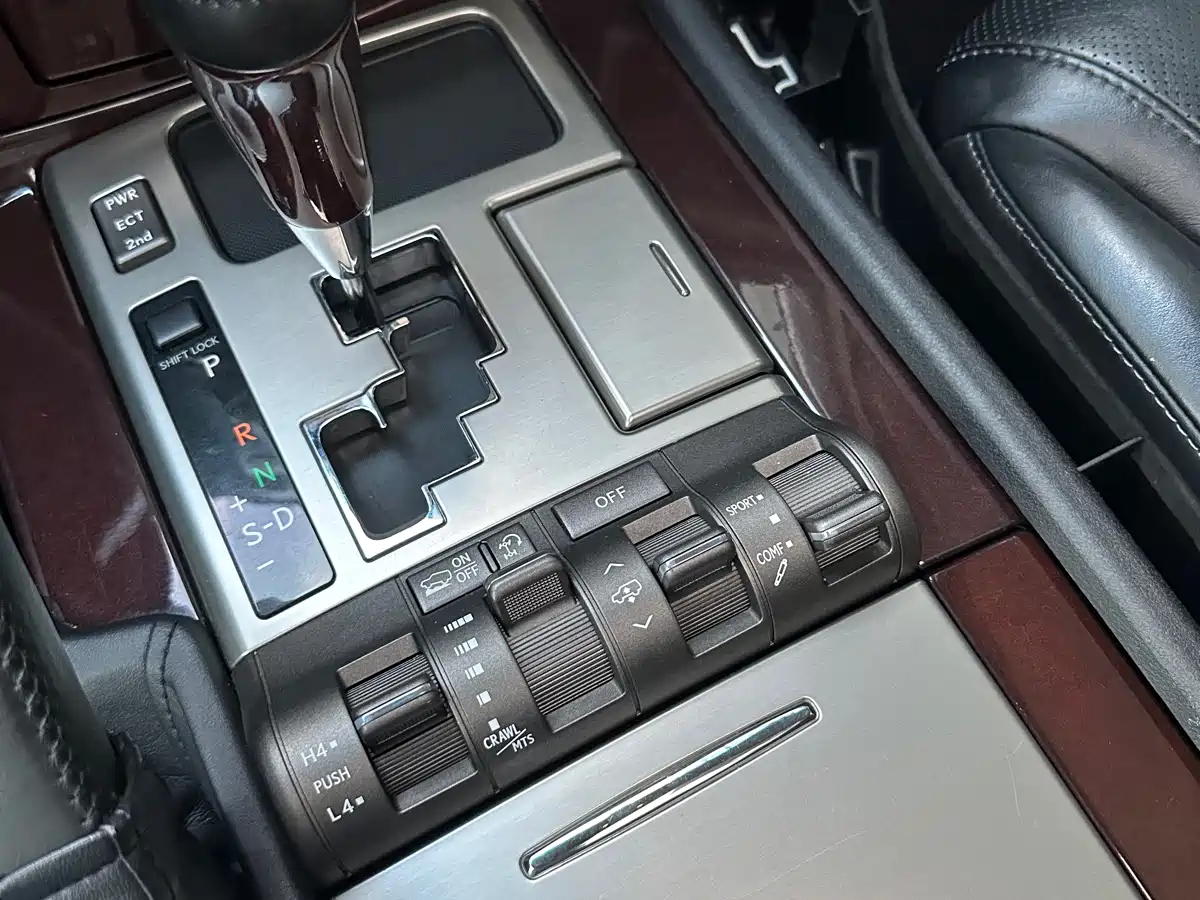 Lexus LX 2013 570 фото 15