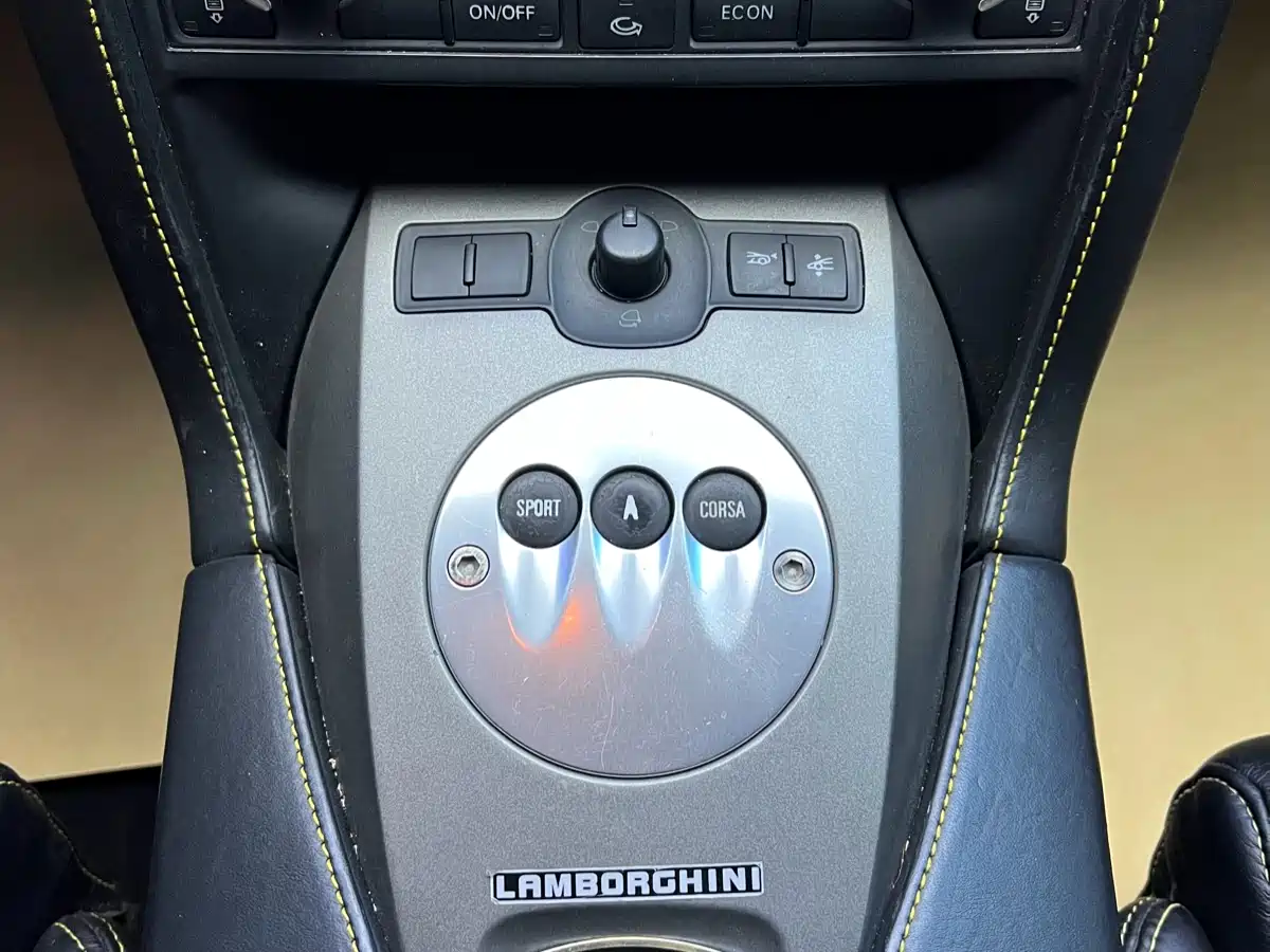 Lamborghini Gallardo 2011 Lamborghini Gallardo LP 560-4 Bicolore фото 18