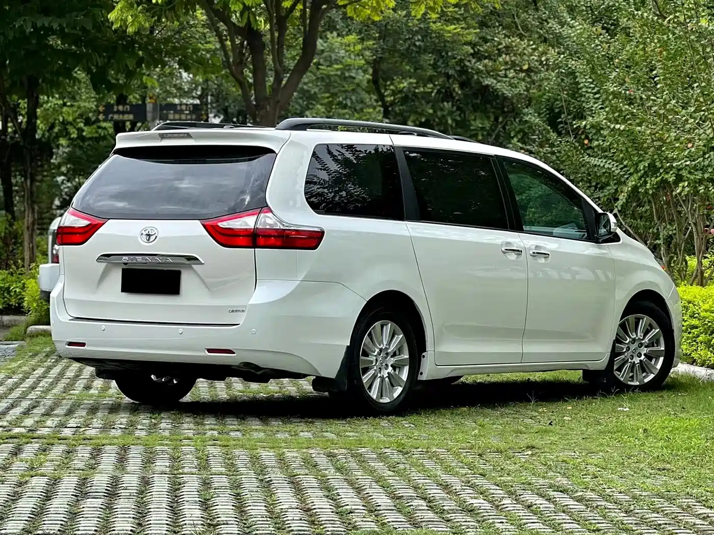Toyota Sienna 2015 3.5L 2WD LE фото 3