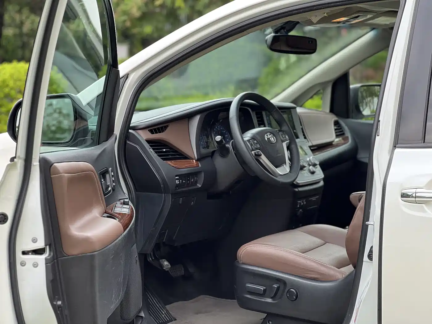 Toyota Sienna 2015 3.5L 2WD LE фото 17