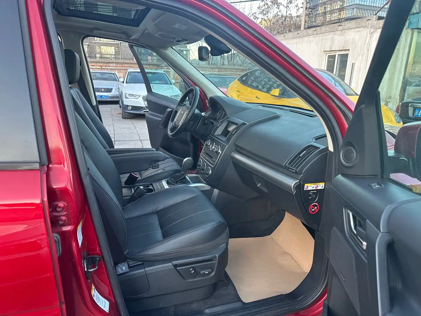 Land Rover Freelander 2 2014 2.0T Si4 SE Gasoline Edition фото 18