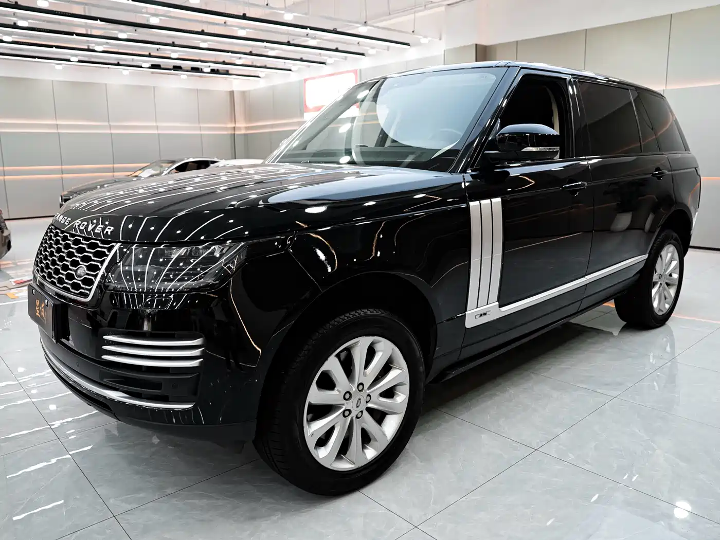 Land Rover Range Rover 2018 3.0 SC V6 Vogue Heritage Extended Edition фото 2