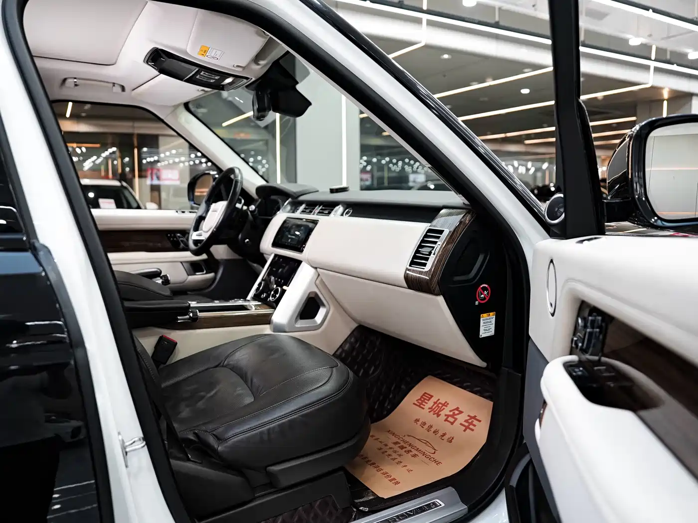 Land Rover Range Rover 2018 3.0 SC V6 Vogue Heritage Extended Edition фото 11