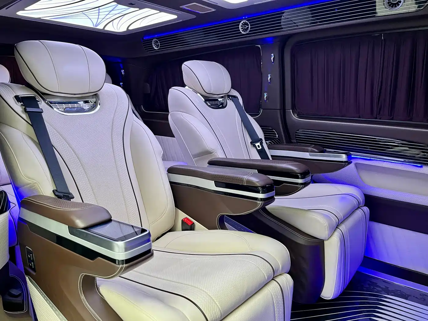 Mercedes-Benz Vito 2023 2.0T Business 7-Seater фото 12