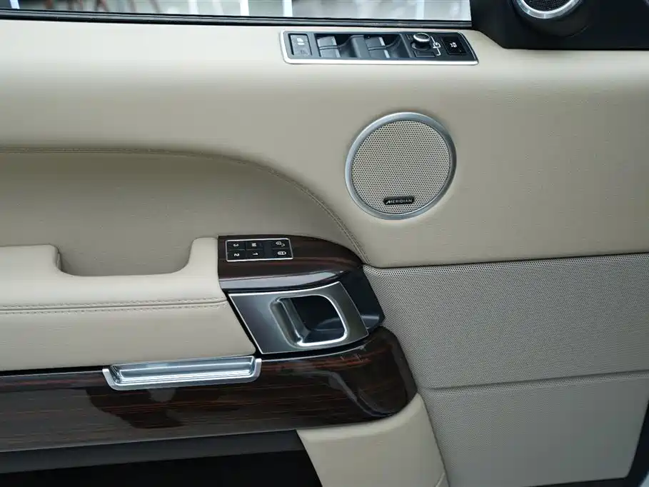 Land Rover Range Rover 2015 3.0 TDV6 Vogue фото 5