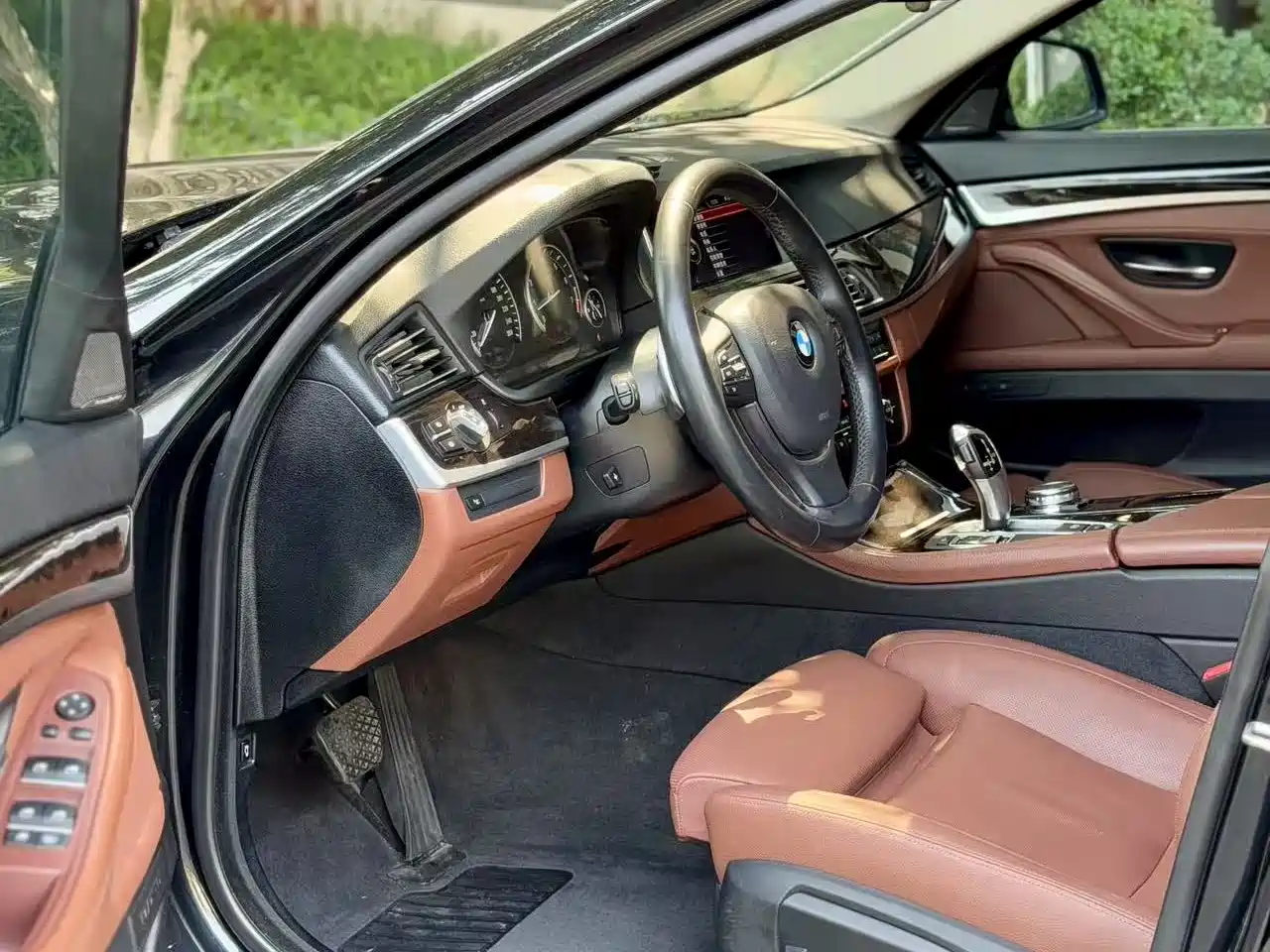 BMW 5 Series 2015 535Li Leading фото 10