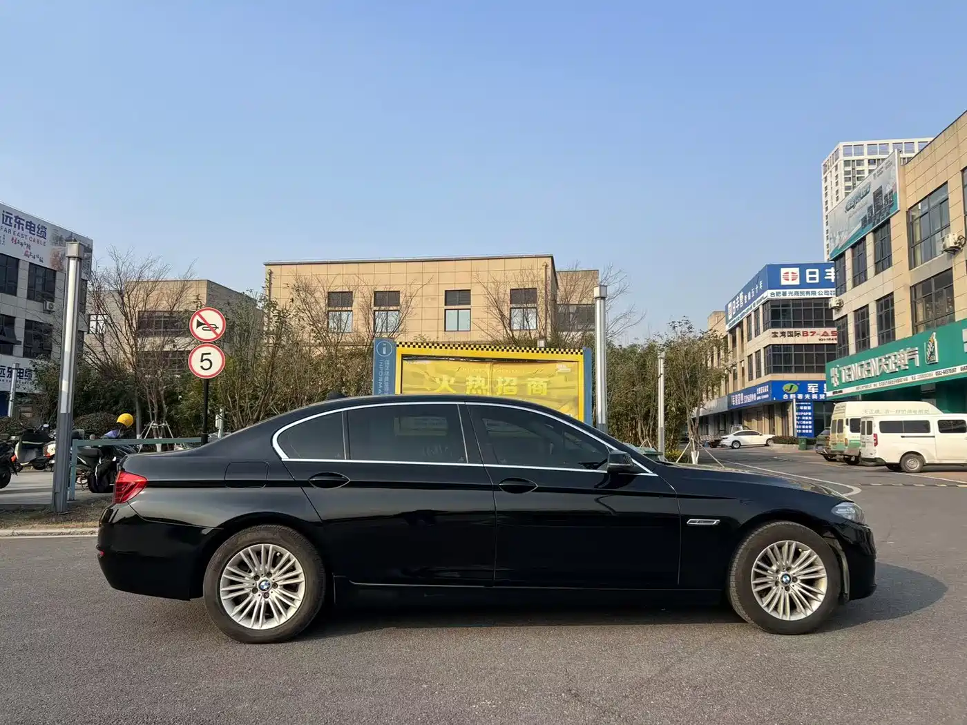 BMW 5 Series 2017 525Li Leading Edition фото 5