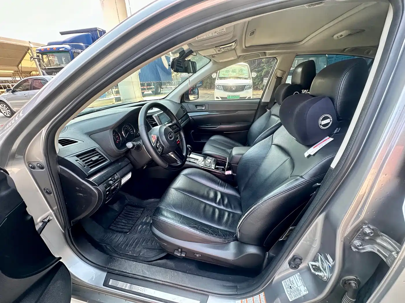 Subaru Legacy 2010 2.5GT Luxury Navigation Edition фото 4