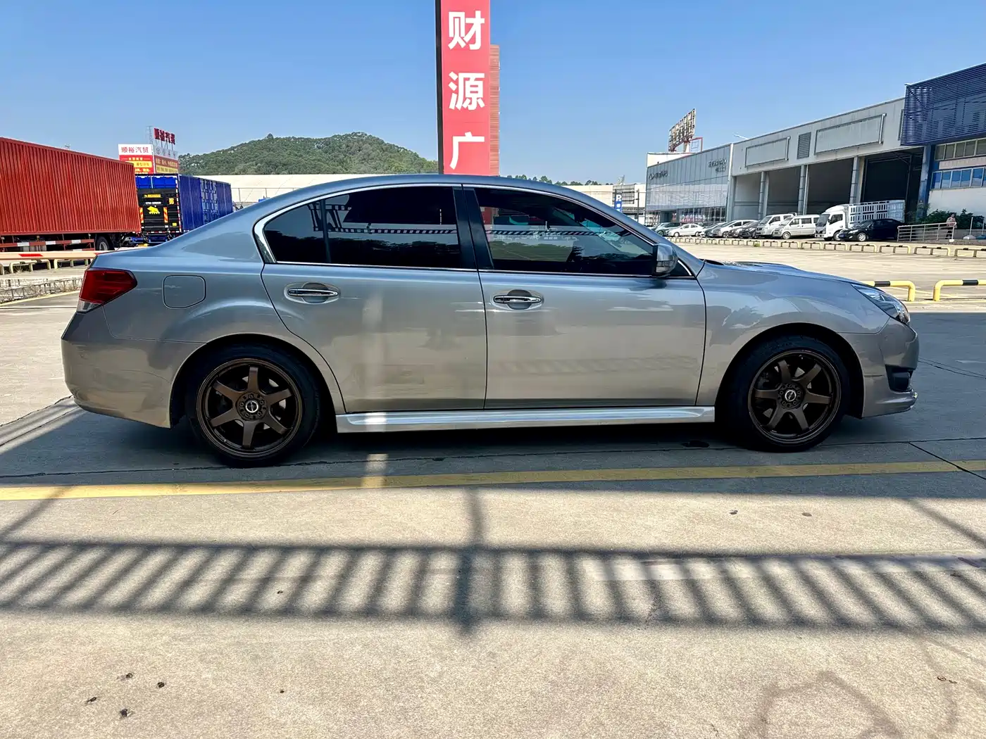 Subaru Legacy 2010 2.5GT Luxury Navigation Edition фото 12
