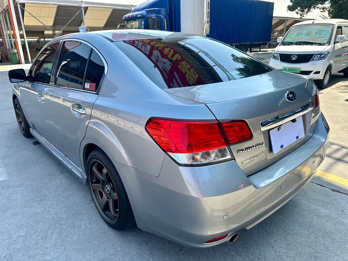 Subaru Legacy 2010 2.5GT Luxury Navigation Edition фото 9