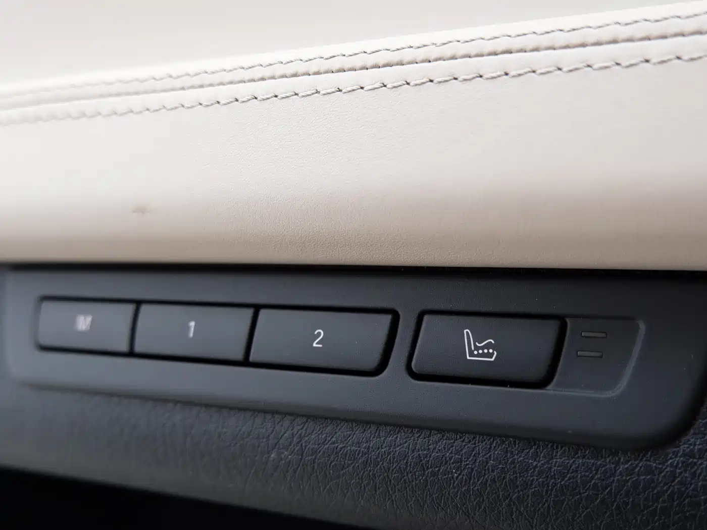 BMW 7 Series 2010 760Li фото 7