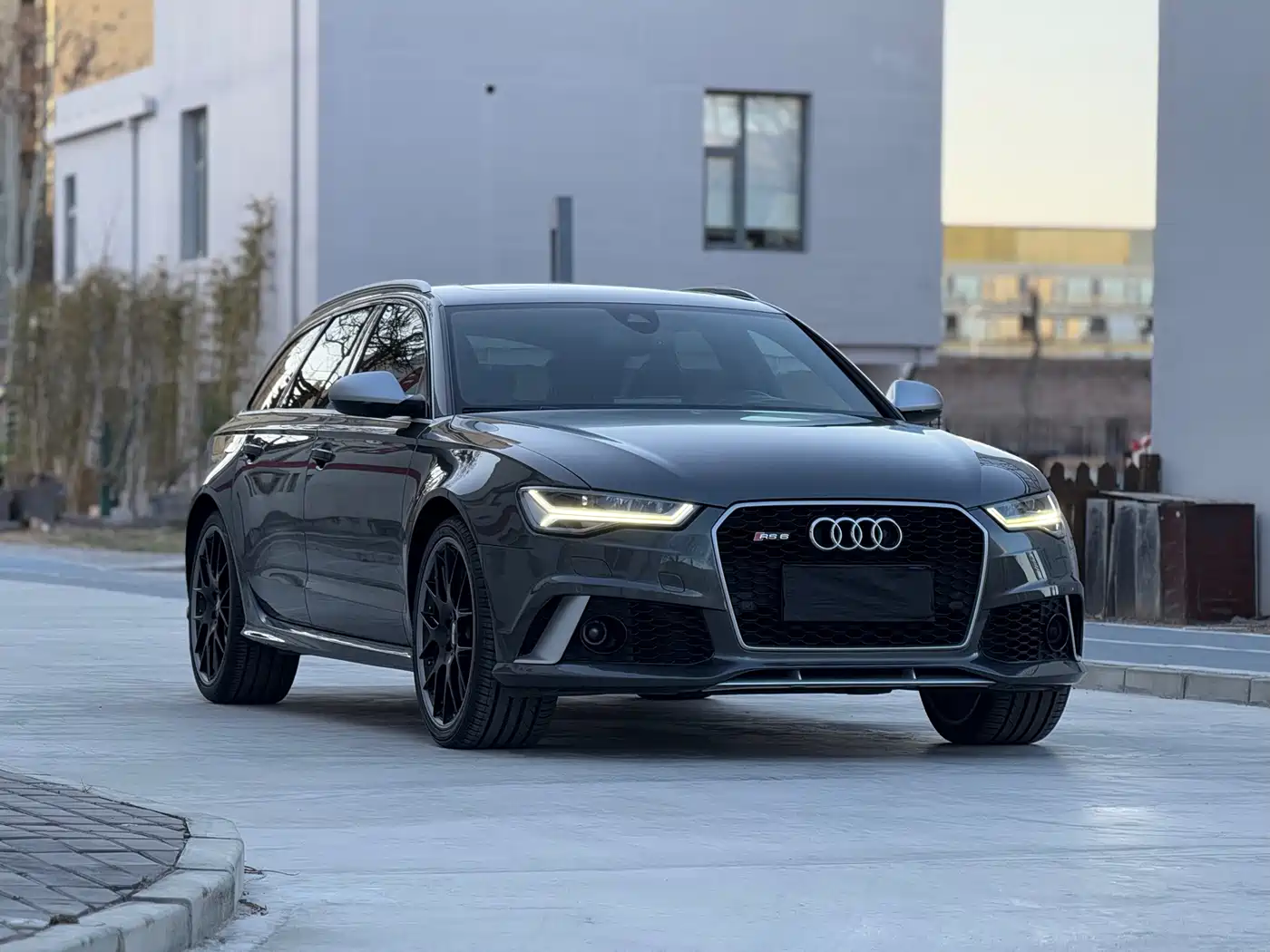 Audi RS 6 2016 RS 6 4.0T Avant фото 3