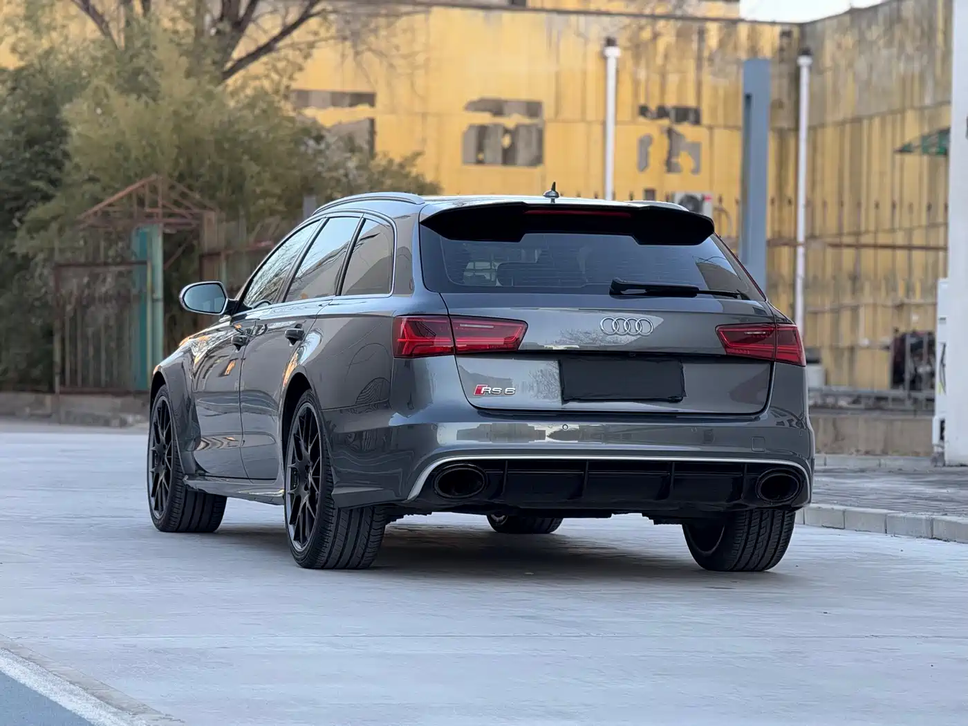 Audi RS 6 2016 RS 6 4.0T Avant фото 15