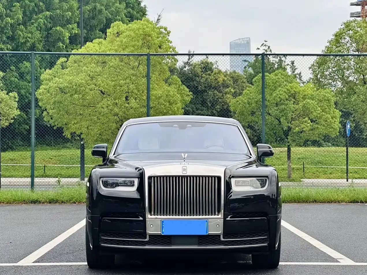 Rolls-Royce Phantom 2018 6.7T Standard Wheelbase Version фото 2