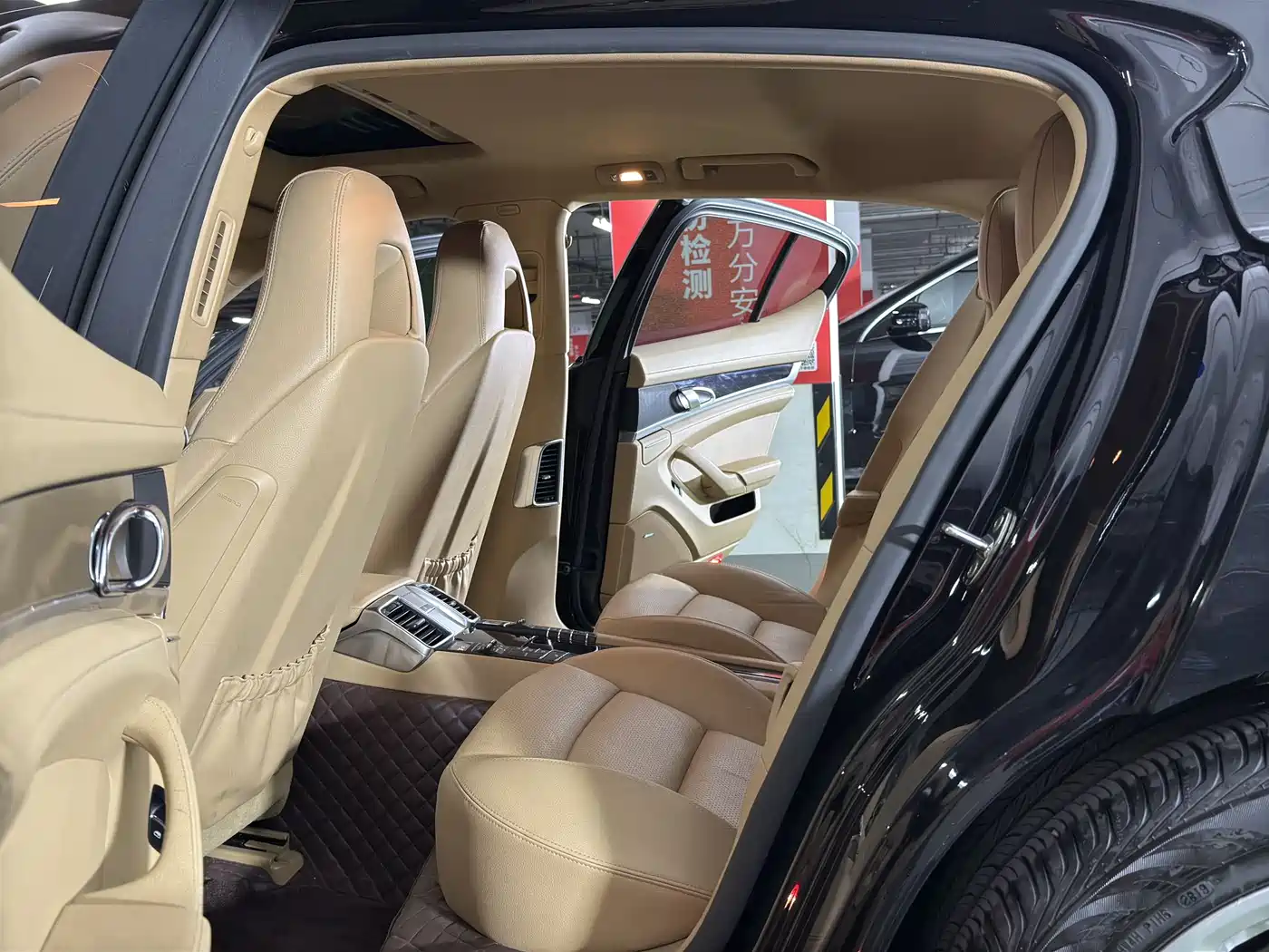 Porsche Panamera 2014 Panamera 3.0T фото 20