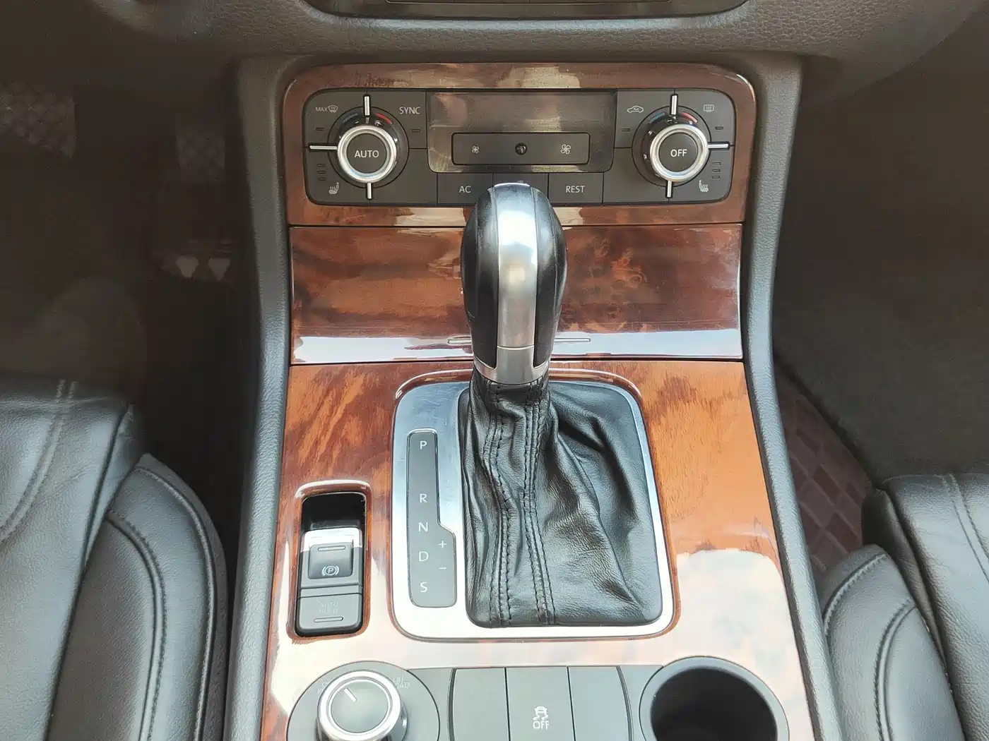 Volkswagen Touareg 2011 3.0TSI Comfort фото 16