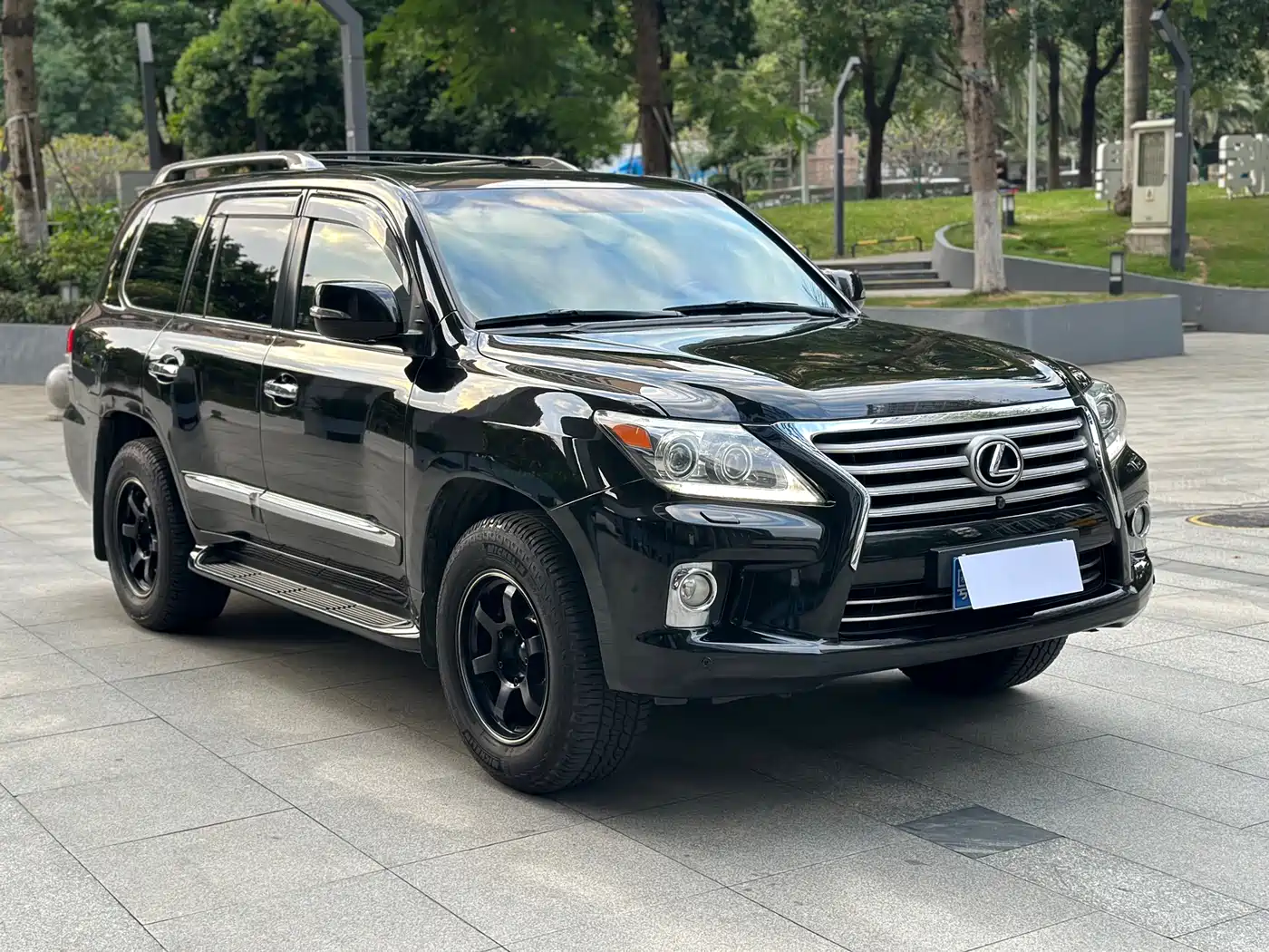 Lexus LX 2013 570 фото 2
