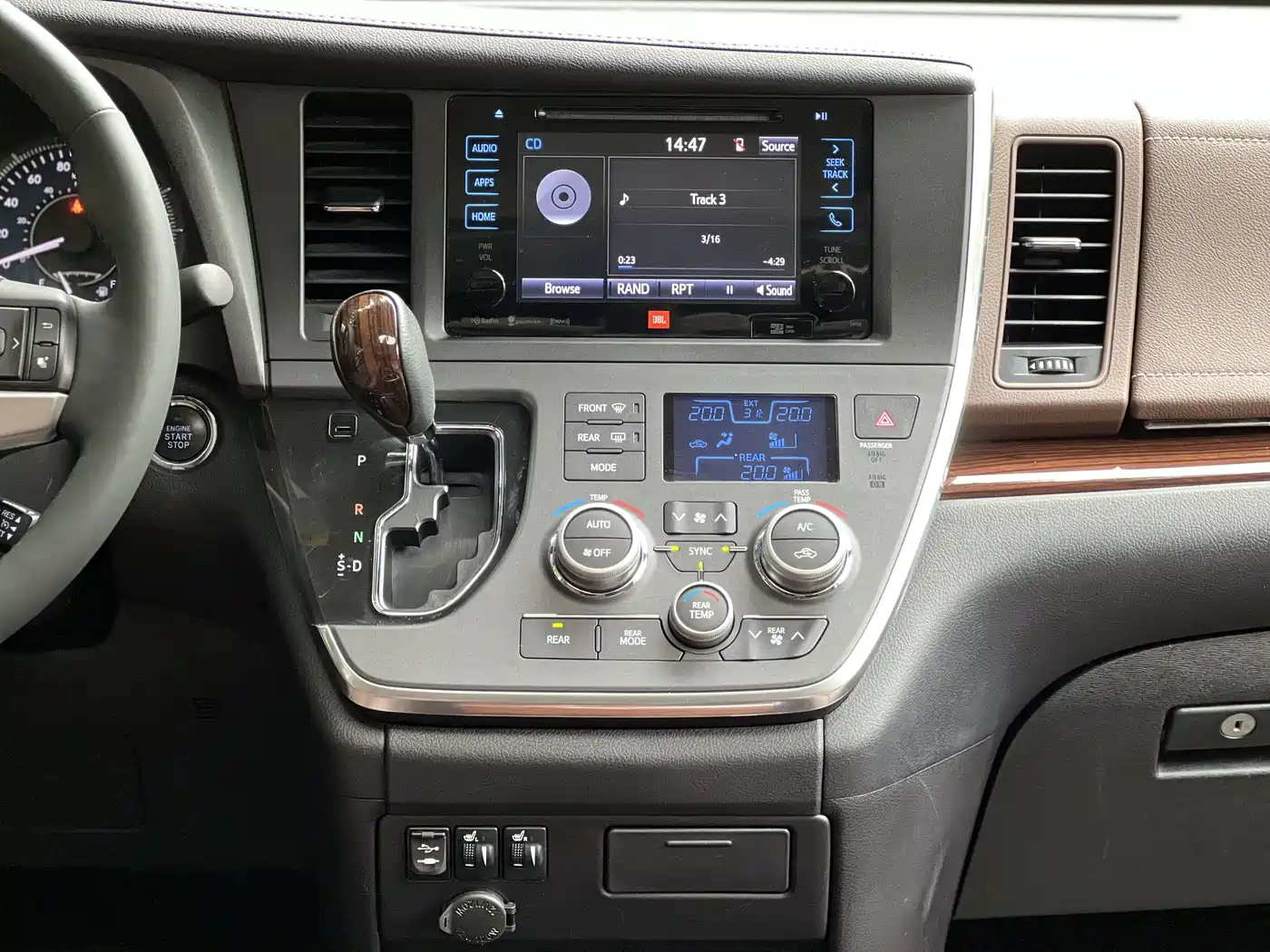 Toyota Sienna 2015 3.5L 2WD LE фото 8