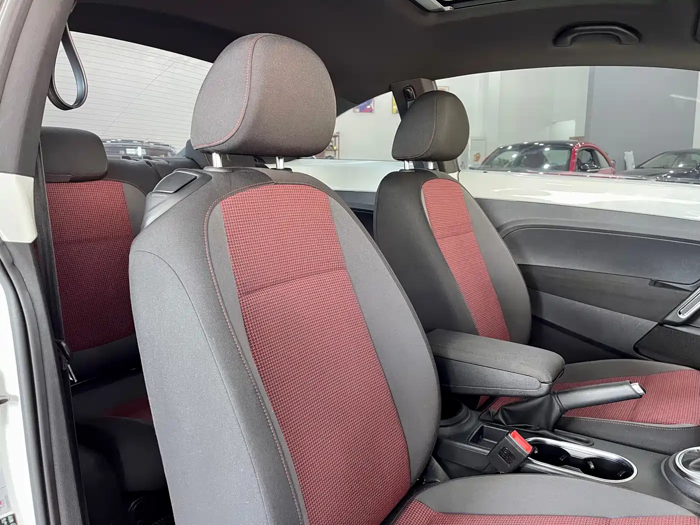 Volkswagen Beetle 2015 180TSI фото 11