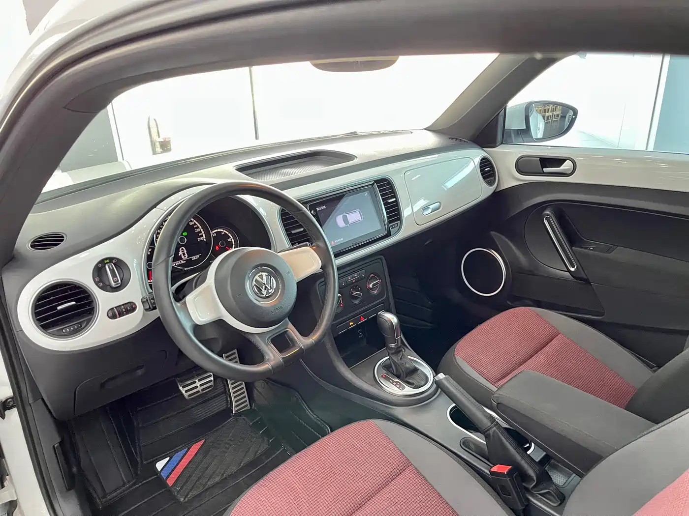 Volkswagen Beetle 2015 180TSI фото 6