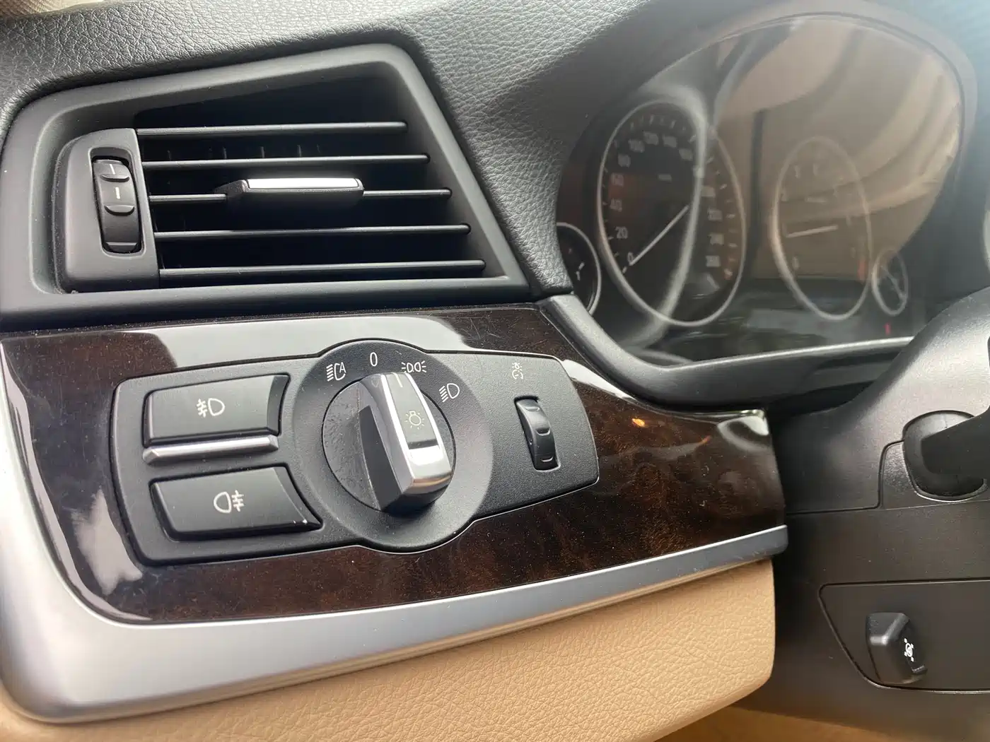 BMW 5 Series 2013 525Li Excellence Edition фото 19