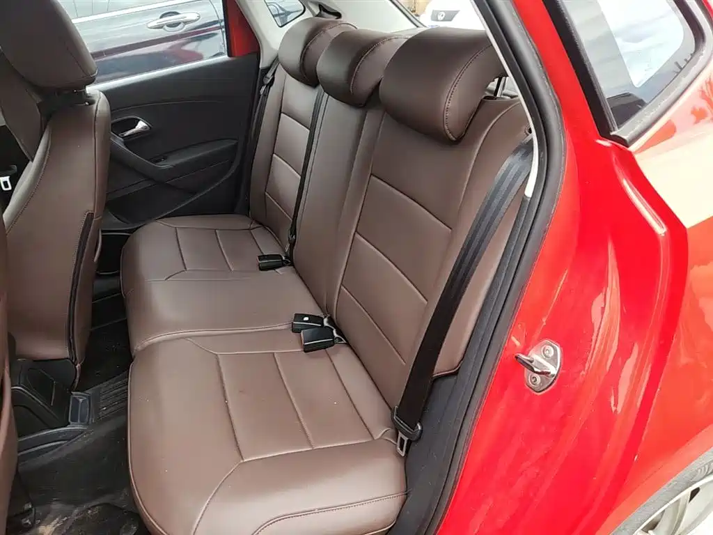 Volkswagen Polo 2014 1.4L Automatic Comfort Edition фото 17