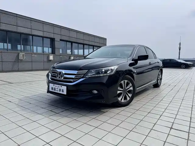Honda Accord 2015 2.0L LX Comfort — фото 1