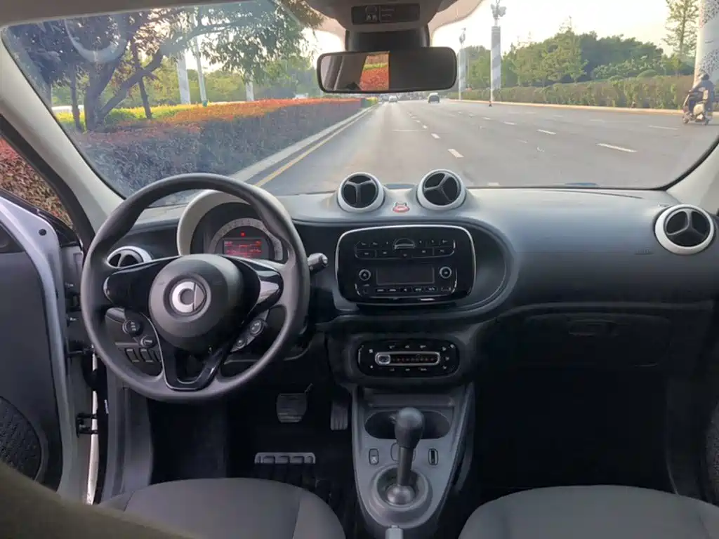 smart forfour 2019 2018 1.0L 52kW Agile Edition