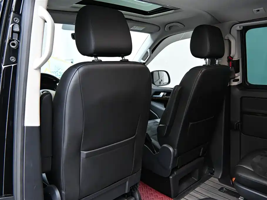 Volkswagen Multivan 2019 2.0TSI 4WD Premium 7-seater фото 16