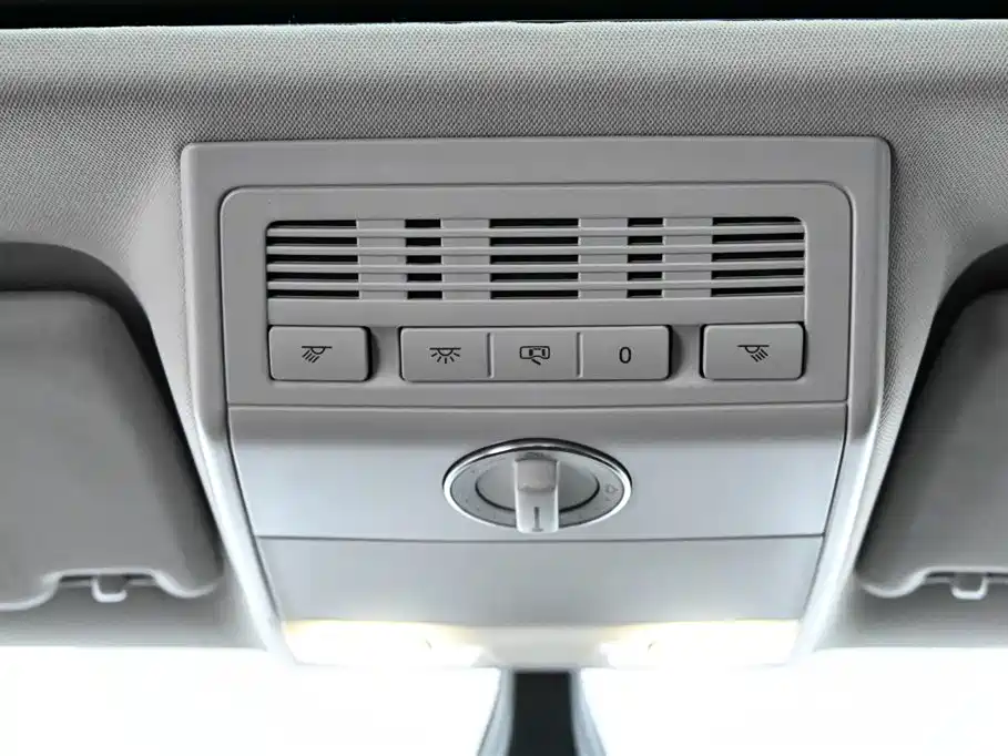 Volkswagen Multivan 2019 2.0TSI 4WD Premium 7-seater фото 21