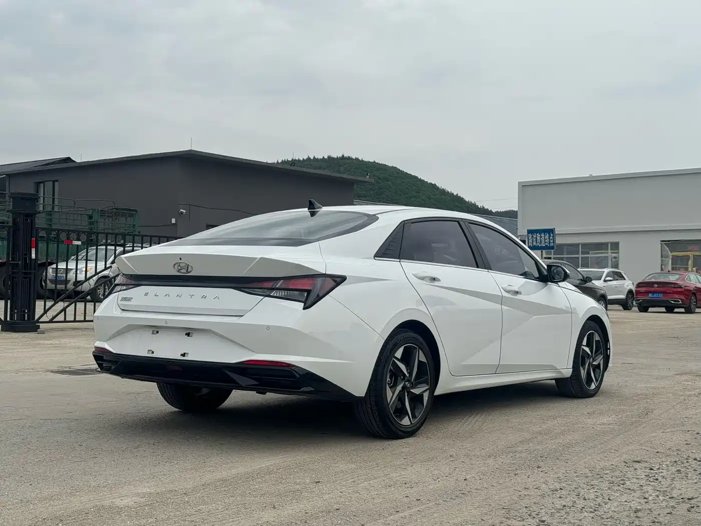Hyundai Elantra 2022 1.5L CVT GLX Elite Edition фото 22