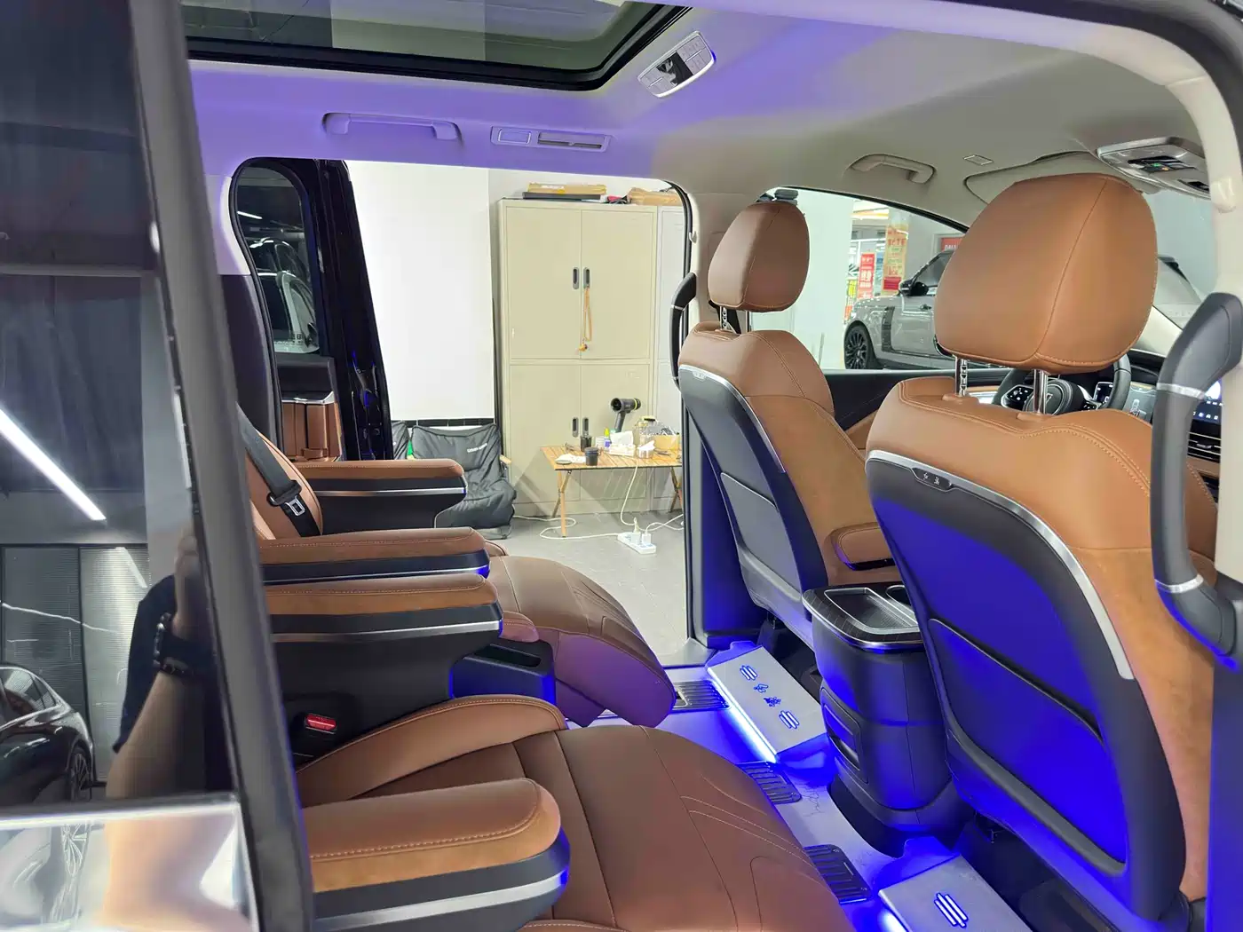 Hongqi HQ9 PHEV 2024 Model 2.0T AWD Business Edition фото 25