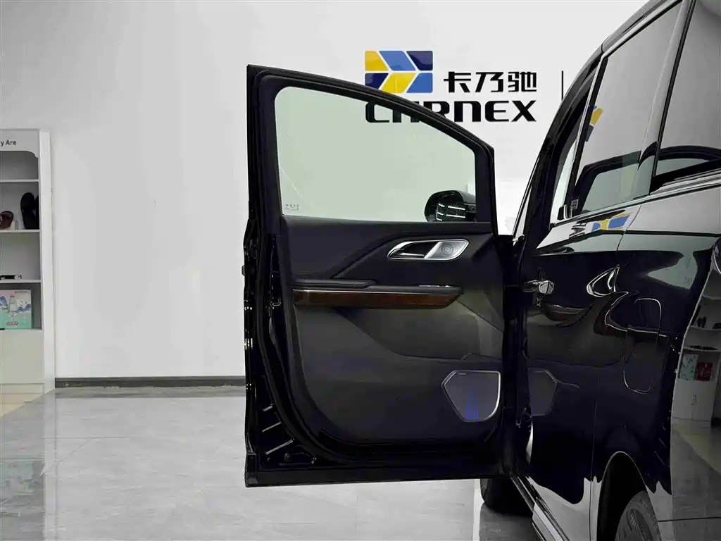 Hongqi HQ9 PHEV 2024 Model 2.0T AWD Luxury Edition фото 5