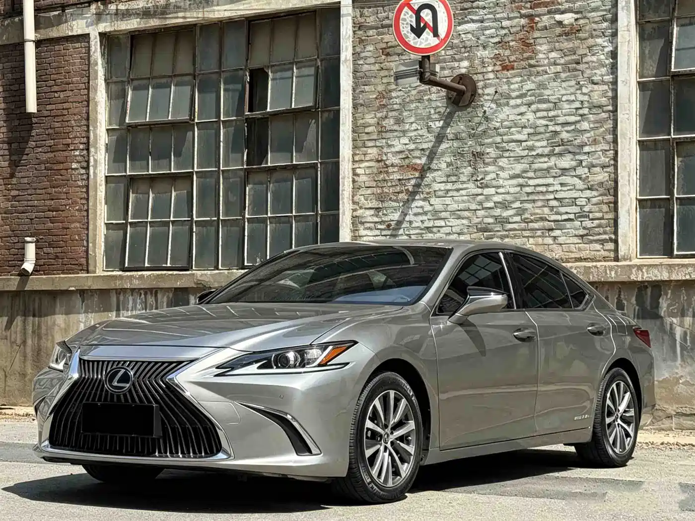Lexus ES 2018 300h Excellence Edition China V фото 3