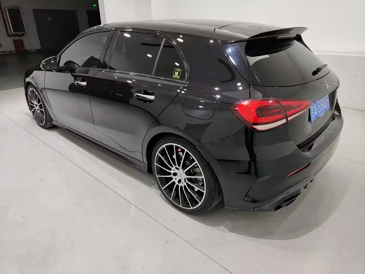 Mercedes-Benz A-Class AMG (Import) 2020 AMG A 35 4MATIC фото 3