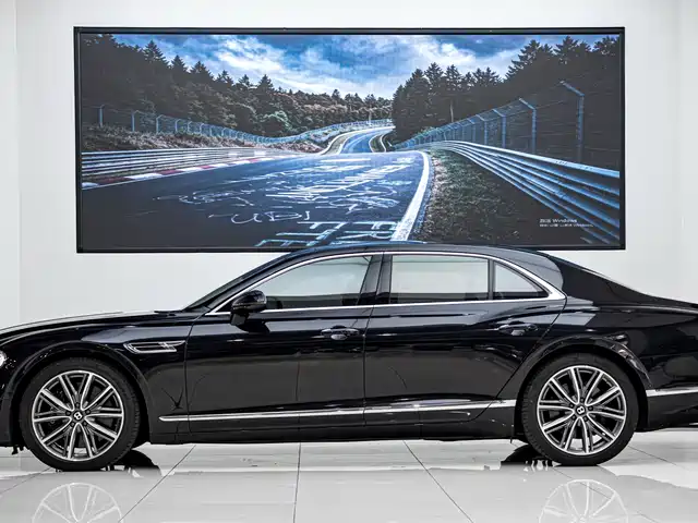Bentley Flying Spur 2022 4.0T V8 Standard — фото 3