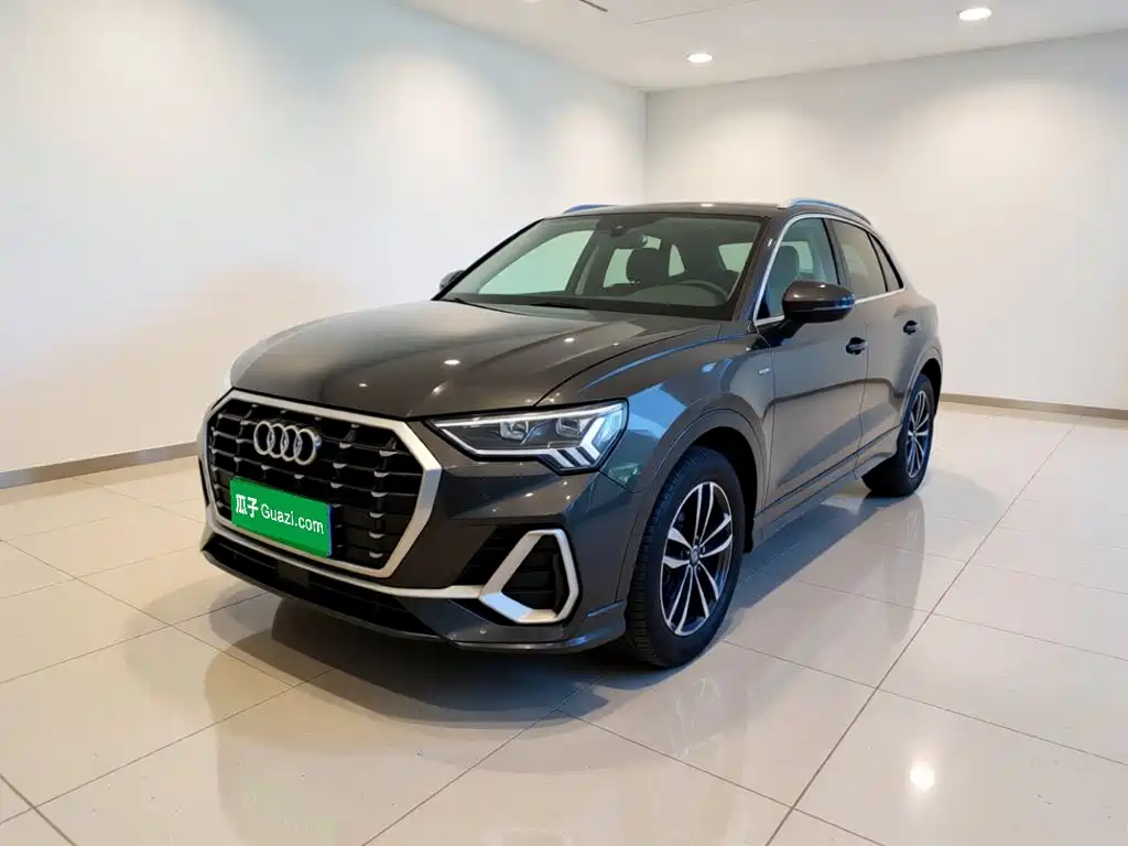 Photo 1 - Audi Q3