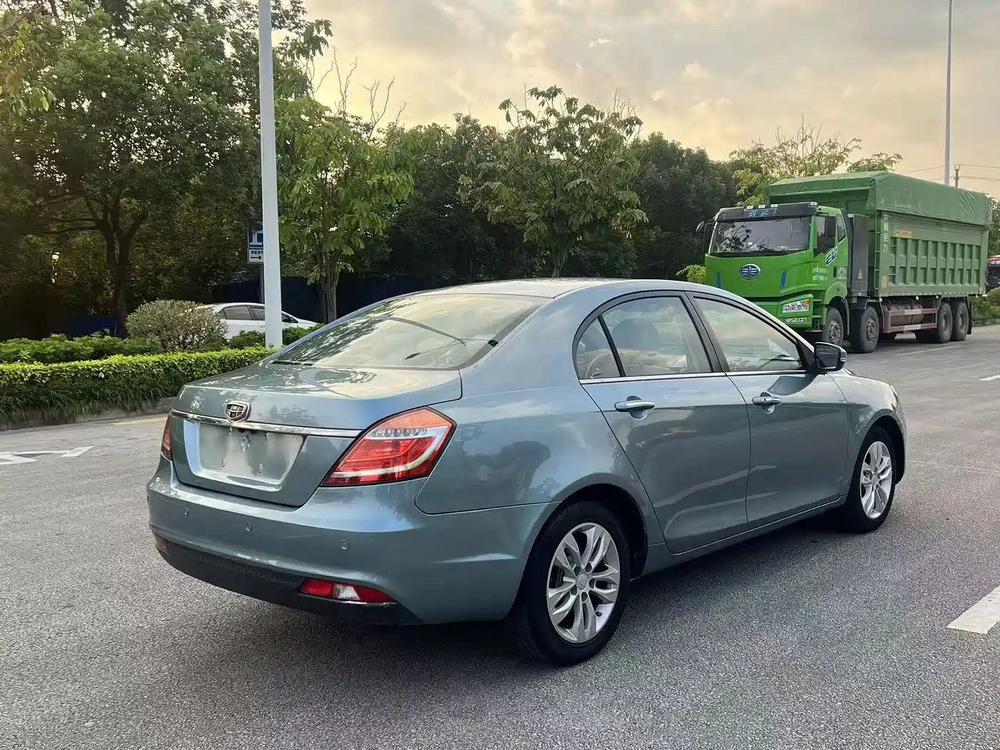 Фото 6 - Geely Emgrand