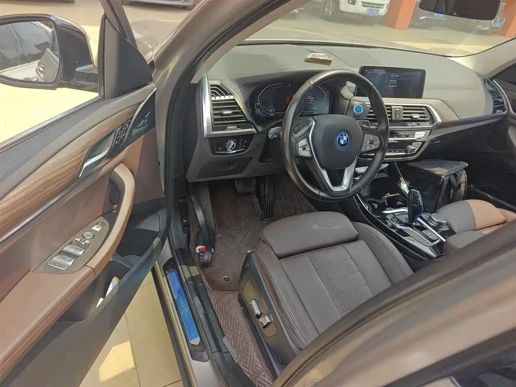 BMW iX3 2021 Leading фото 12