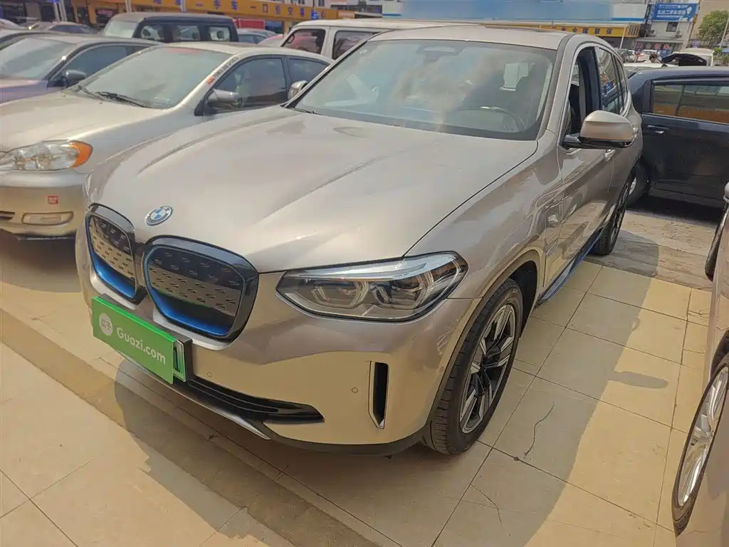 BMW iX3 2021 Leading фото 2