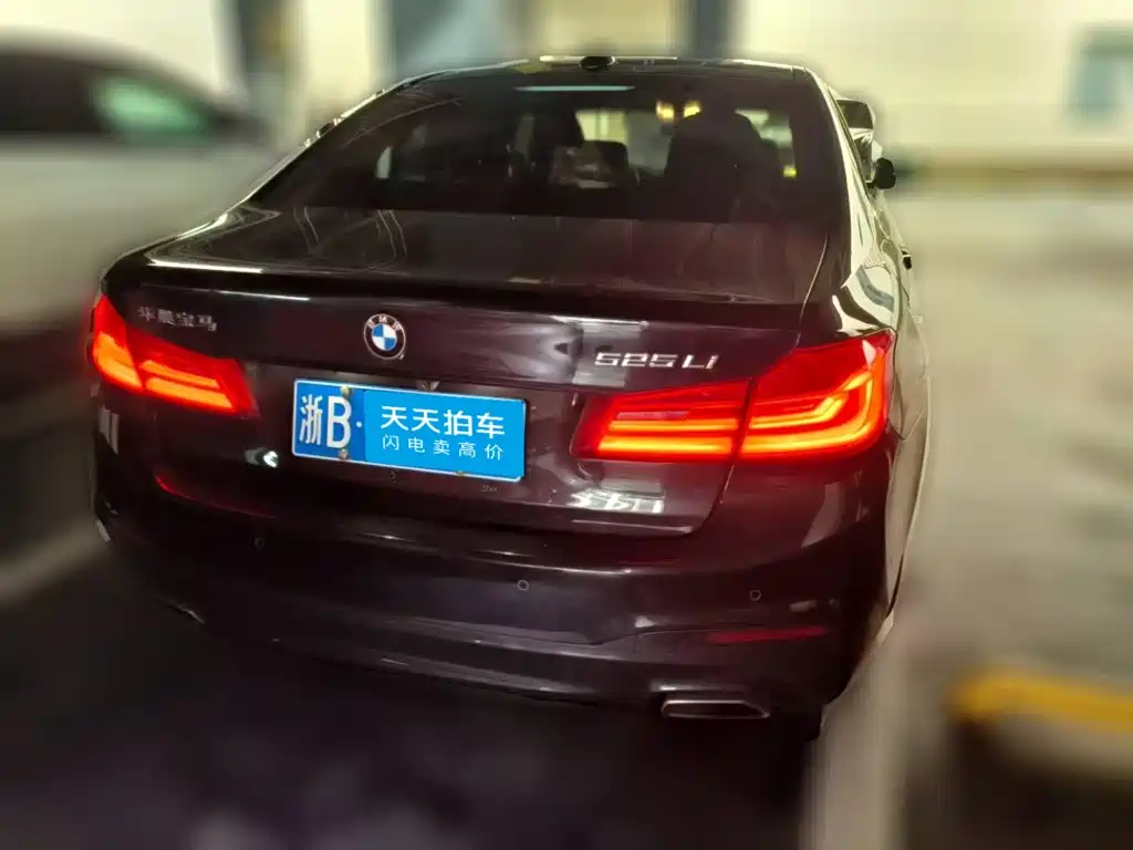 Photo 2 - BMW 5 Series