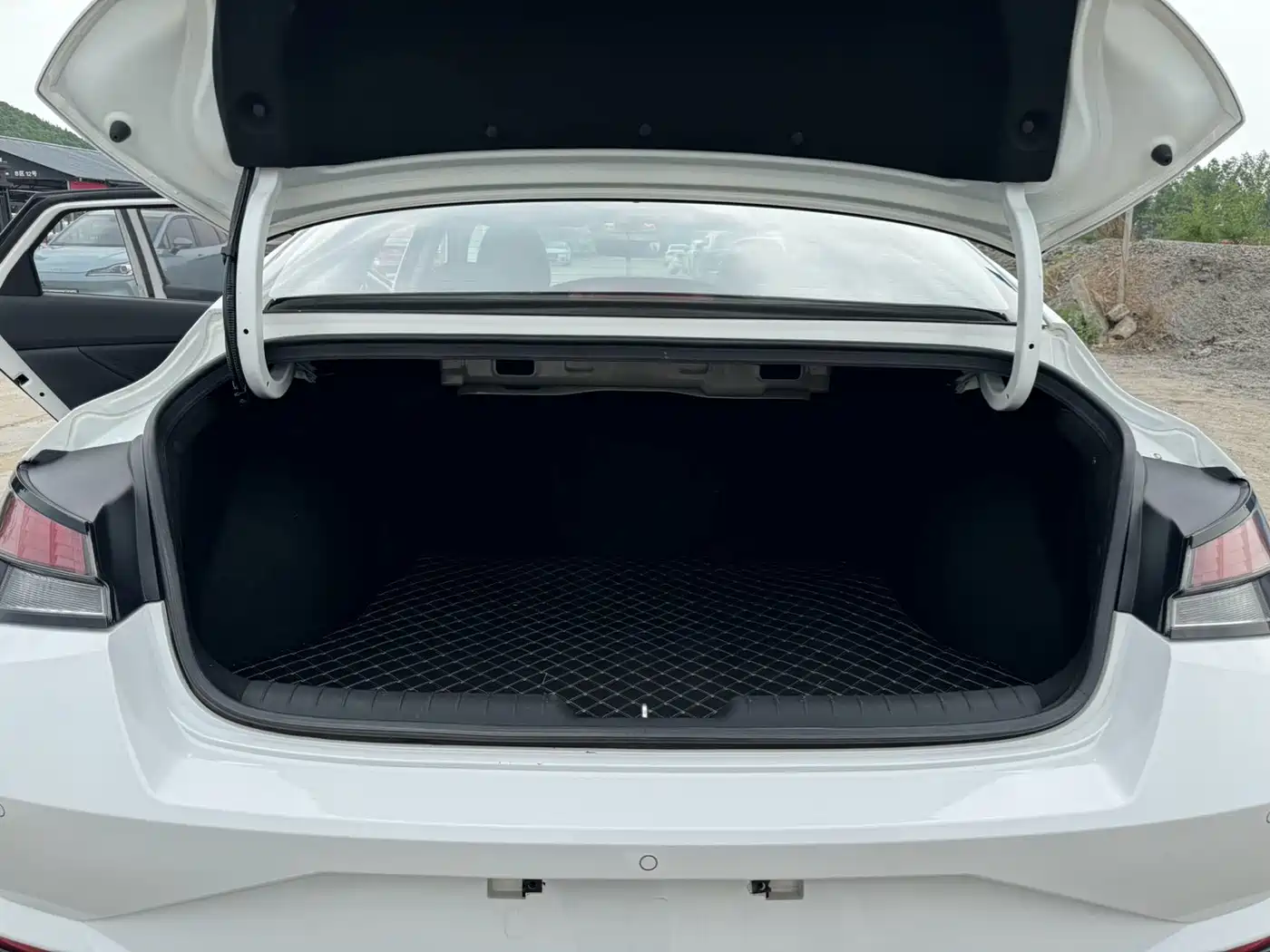 Hyundai Elantra 2022 1.5L CVT GLX Elite Edition фото 23