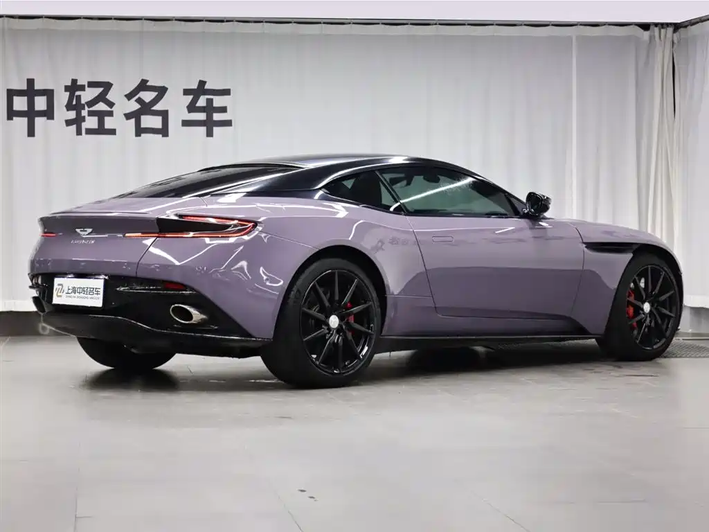 ASTON MARTIN DB11