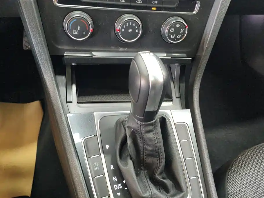 Volkswagen Golf 2018 230TSI Automatic Comfort фото 16